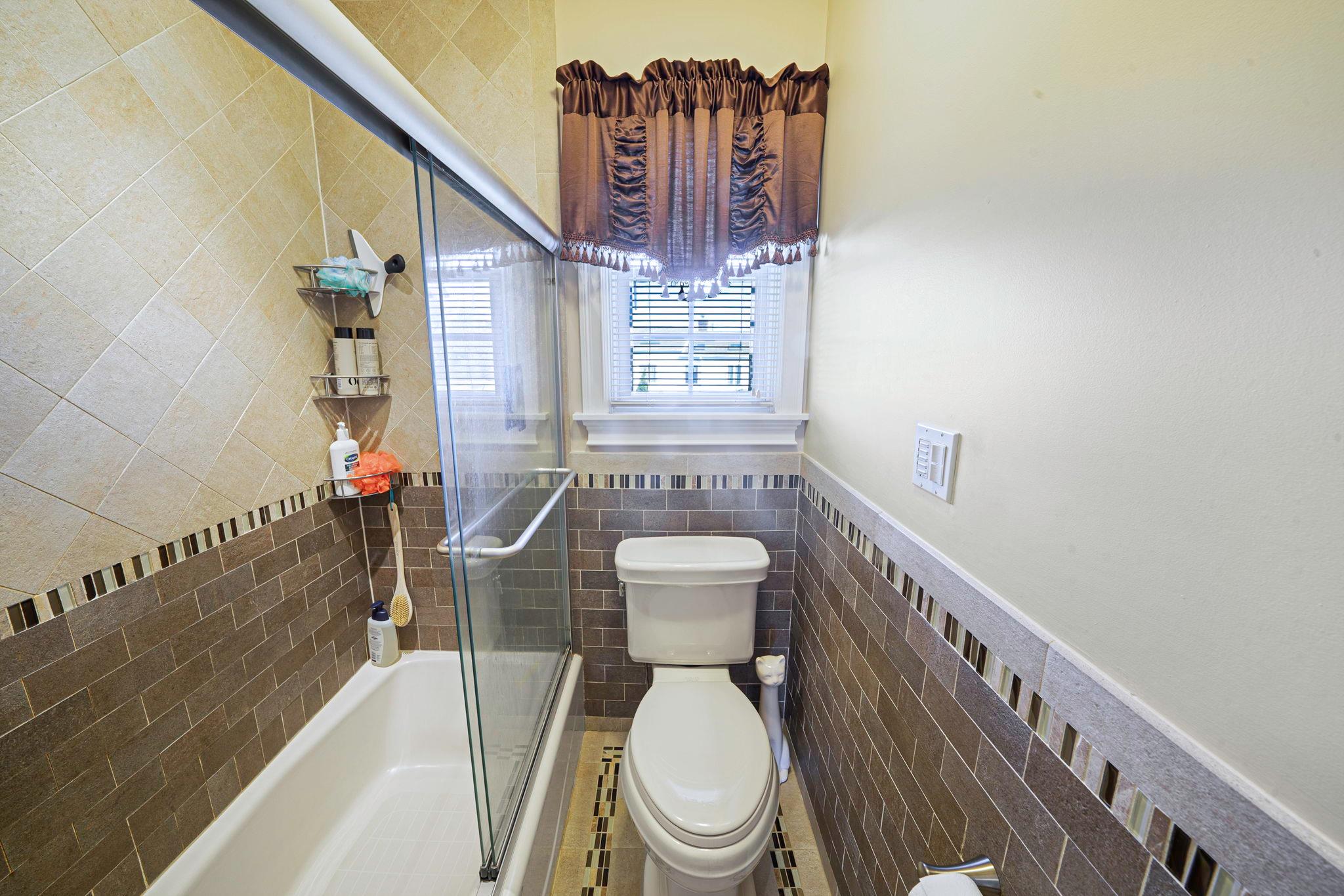 15 Foxcroft Road, Albertson, New York image 25