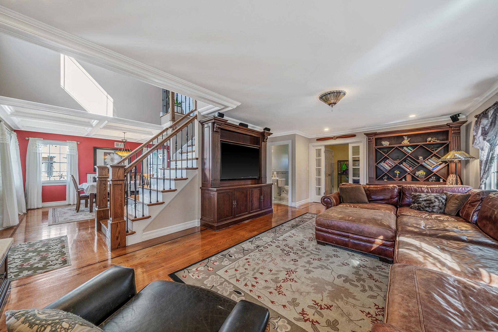 15 Foxcroft Road, Albertson, New York image 11
