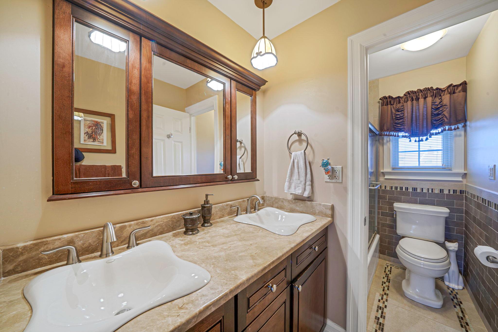 15 Foxcroft Road, Albertson, New York image 24