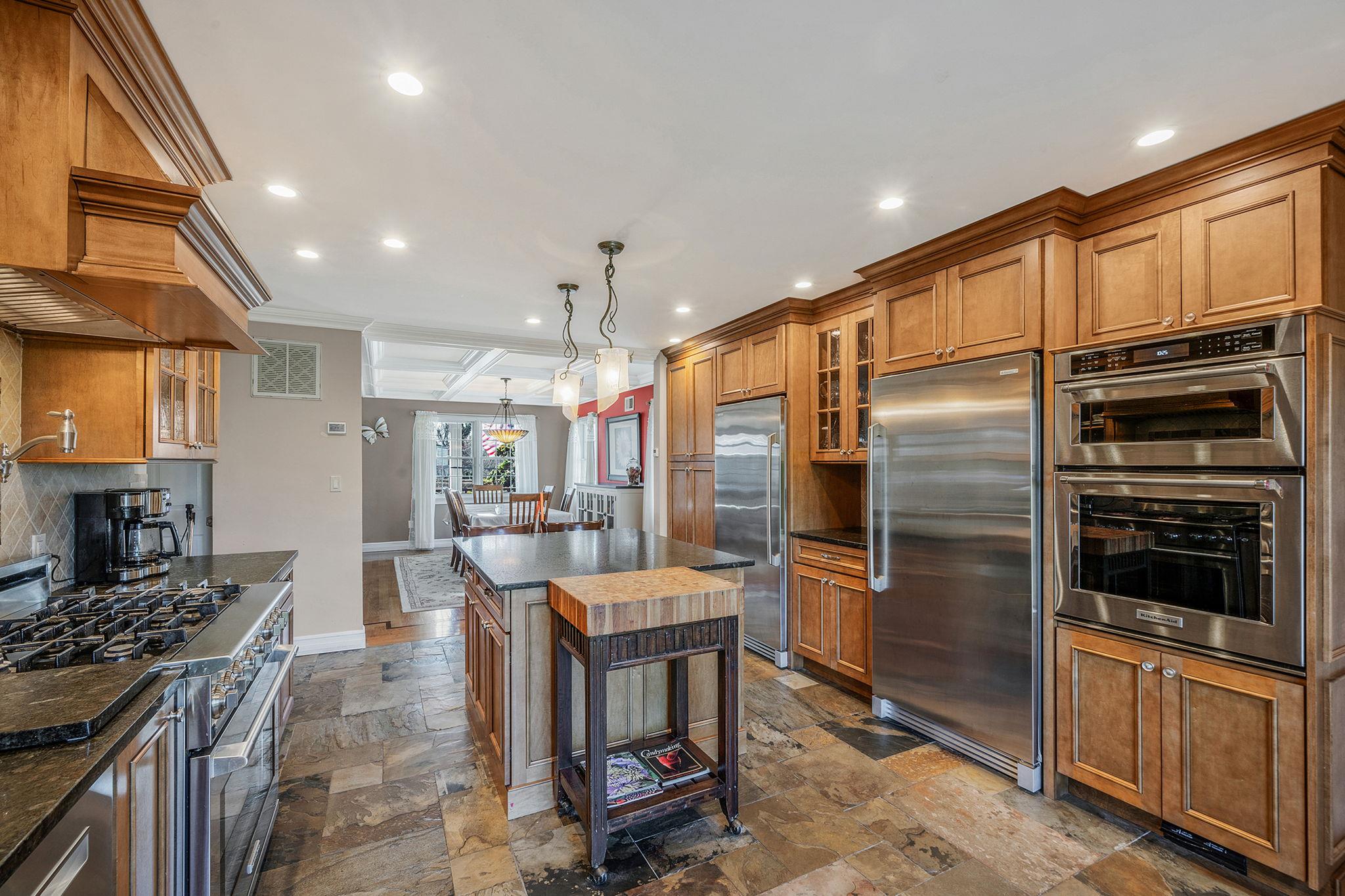15 Foxcroft Road, Albertson, New York image 8