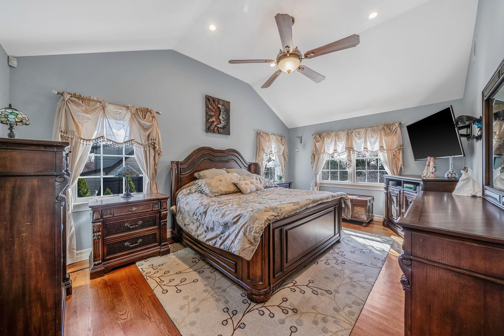15 Foxcroft Road, Albertson, New York image 16
