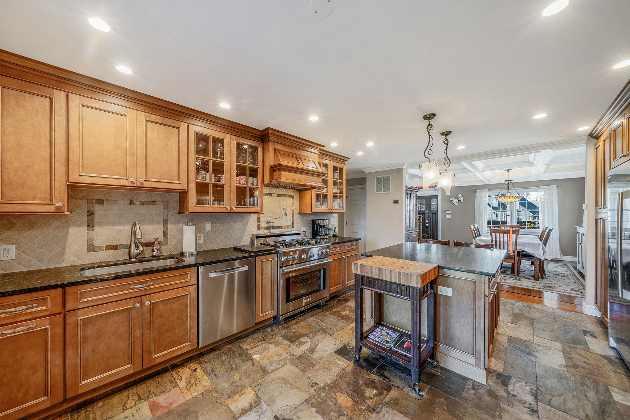 15 Foxcroft Road, Albertson, New York image 7