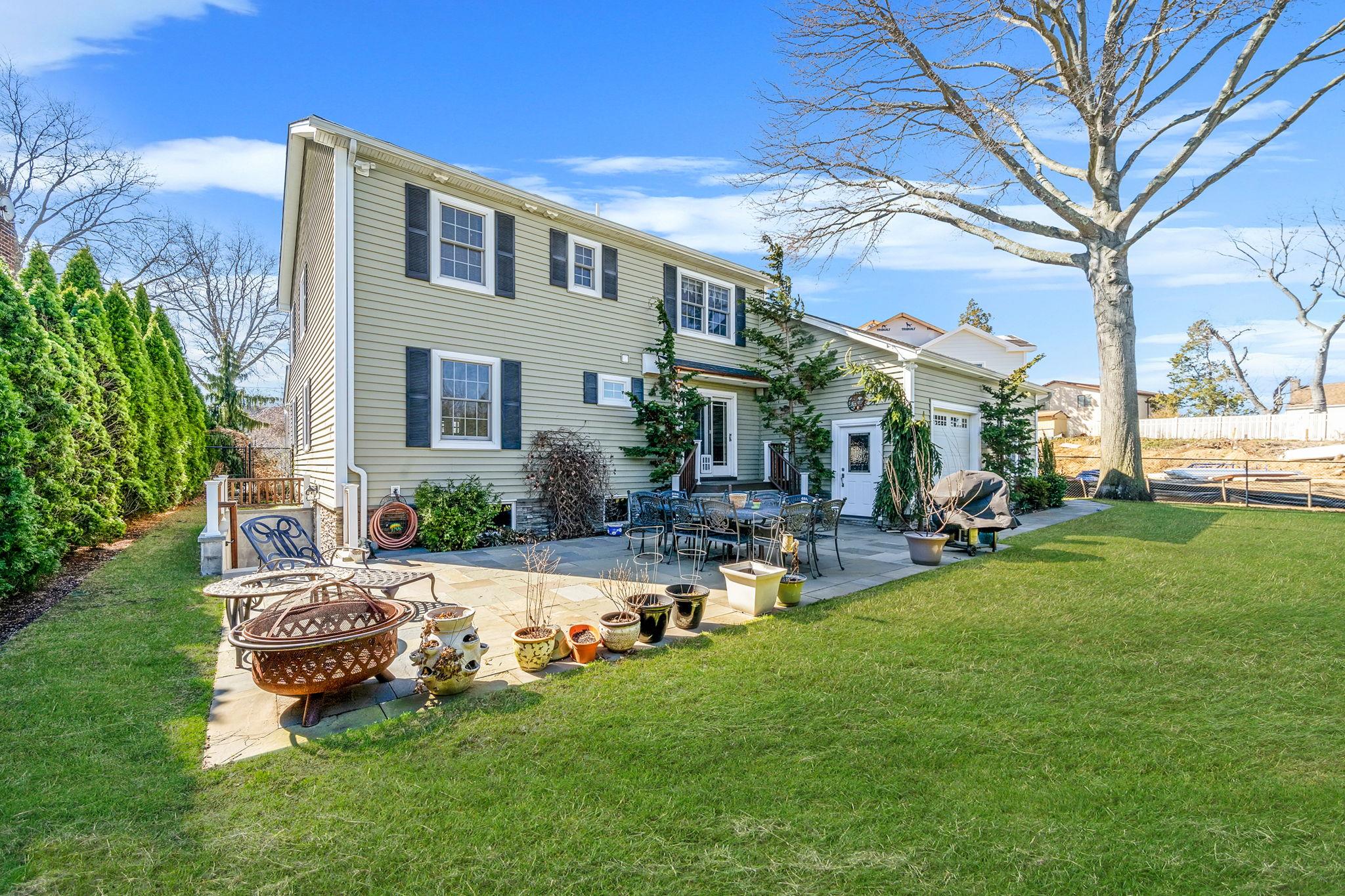 15 Foxcroft Road, Albertson, New York image 28