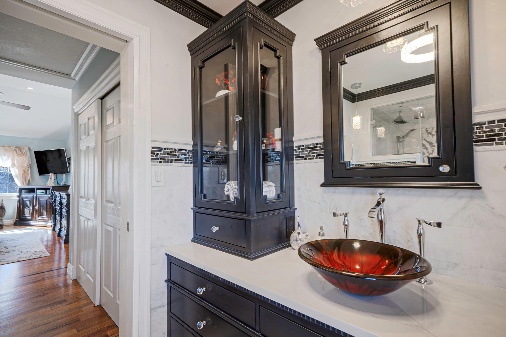 15 Foxcroft Road, Albertson, New York image 21