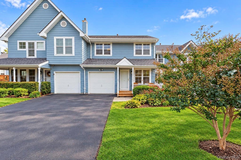 Photo of 41 Maple Wing Drive, Central Islip, NY 11722 (MLS # 1061161)