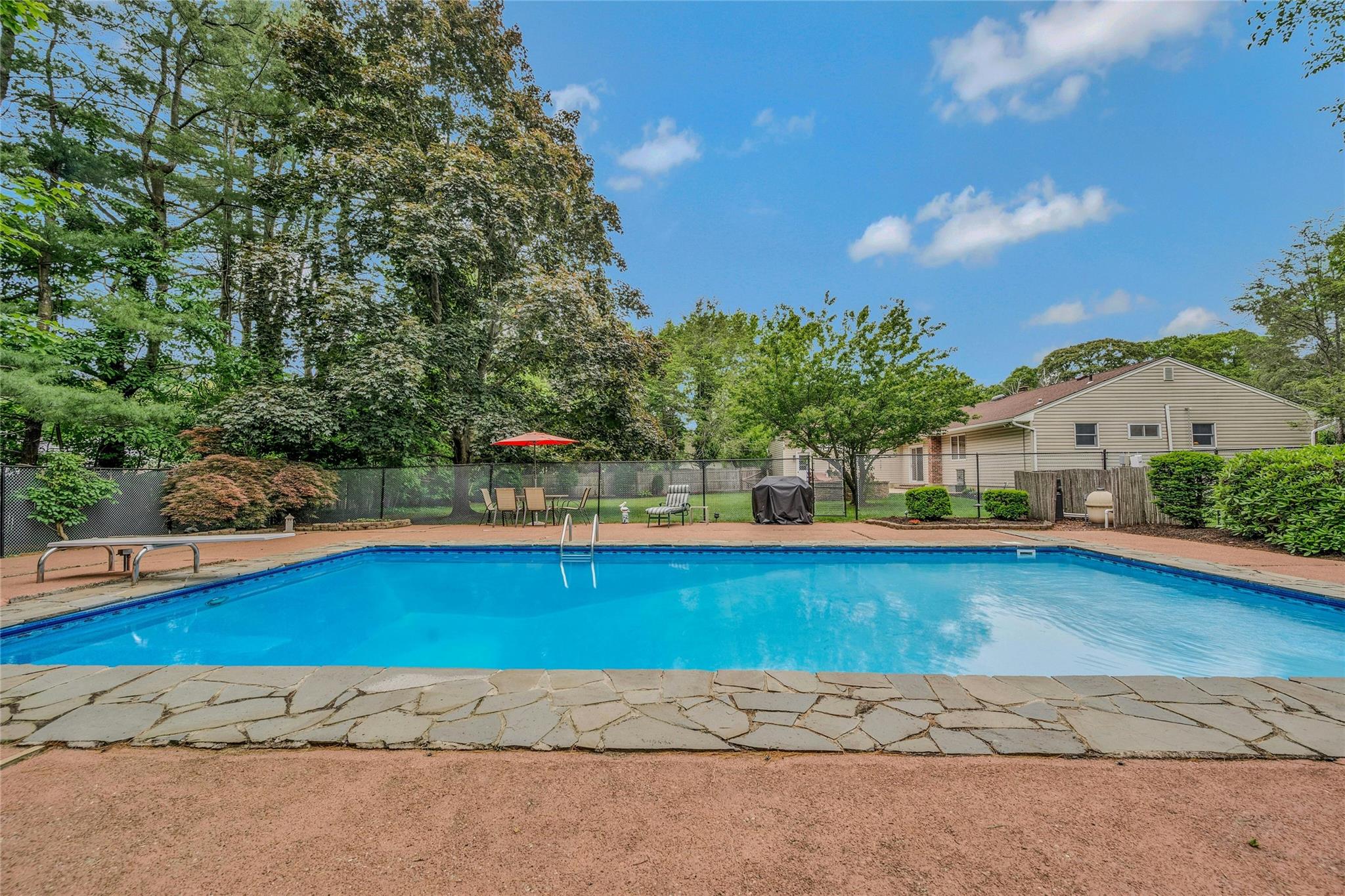 22 Peachtree Lane, Mount Sinai, New York image 33