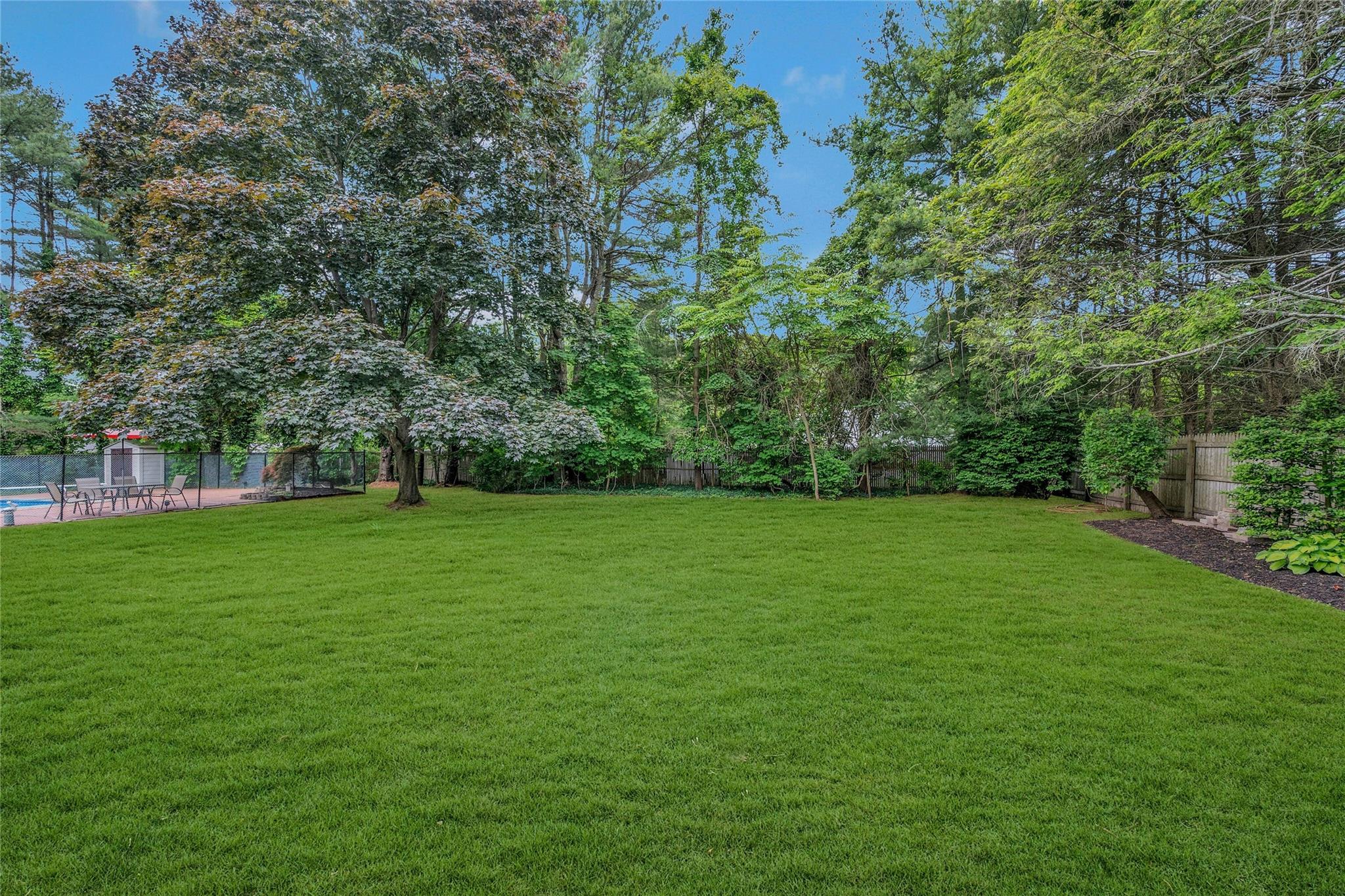 22 Peachtree Lane, Mount Sinai, New York image 28