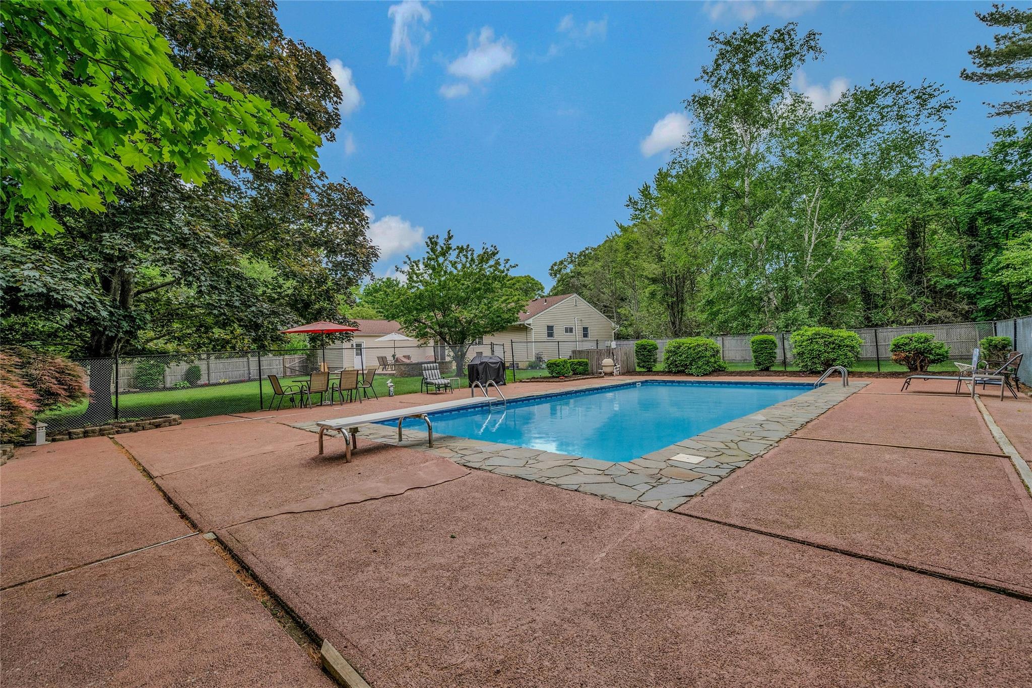 22 Peachtree Lane, Mount Sinai, New York image 31