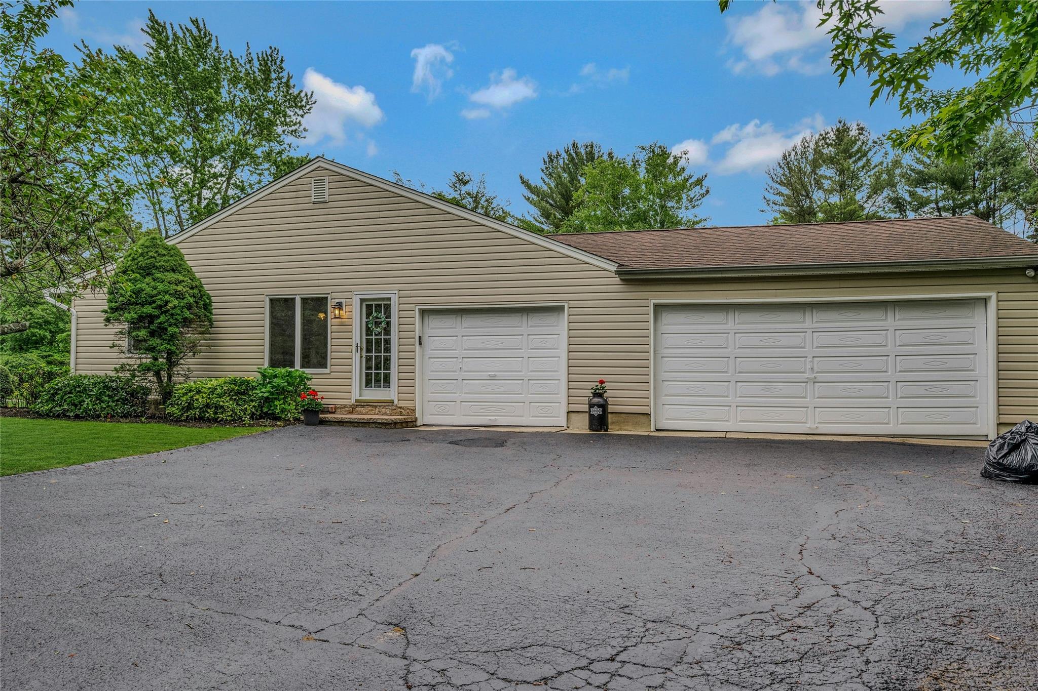 22 Peachtree Lane, Mount Sinai, New York image 34