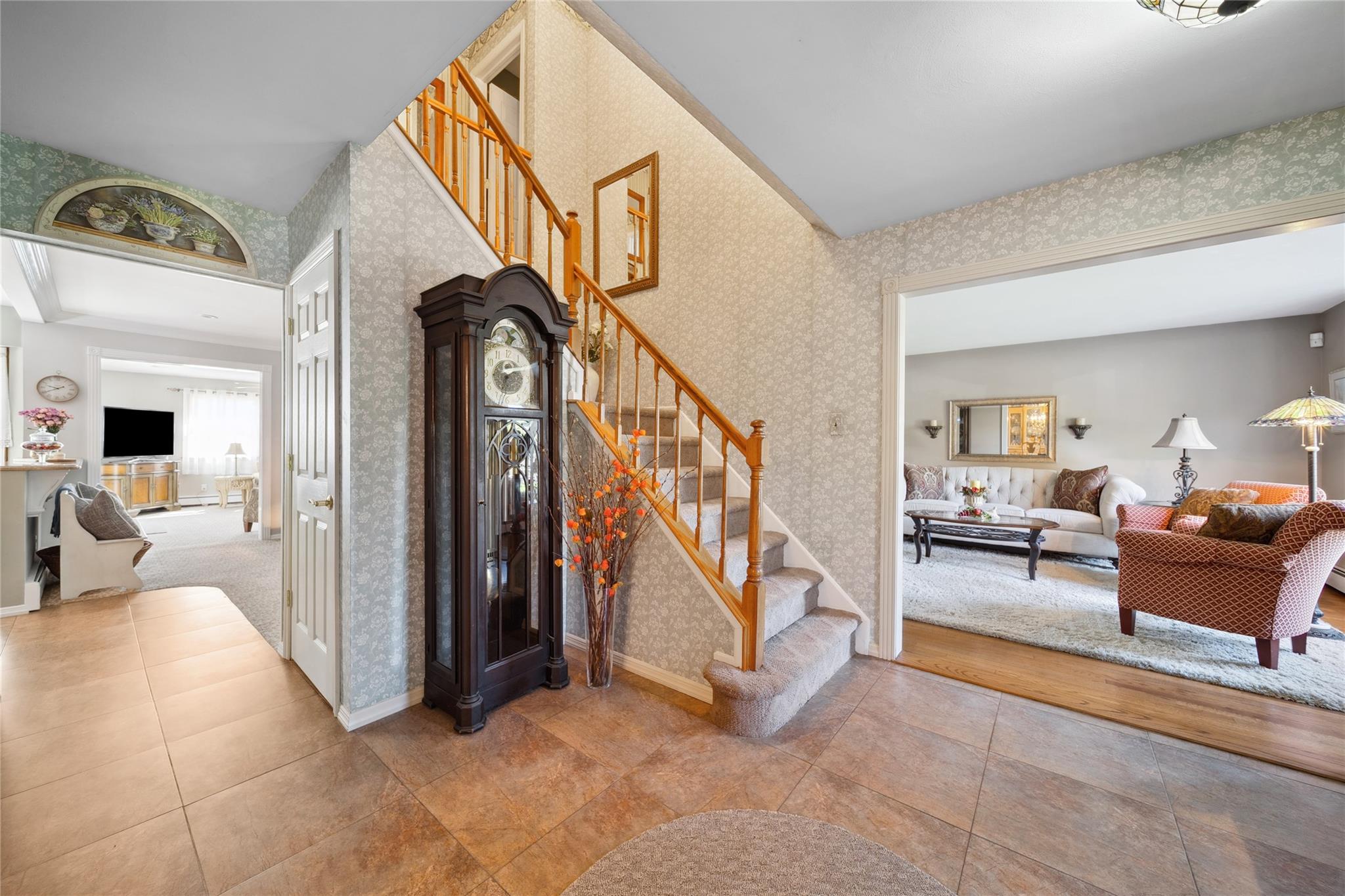 11 Timber Ridge Court, Sayville, New York image 4