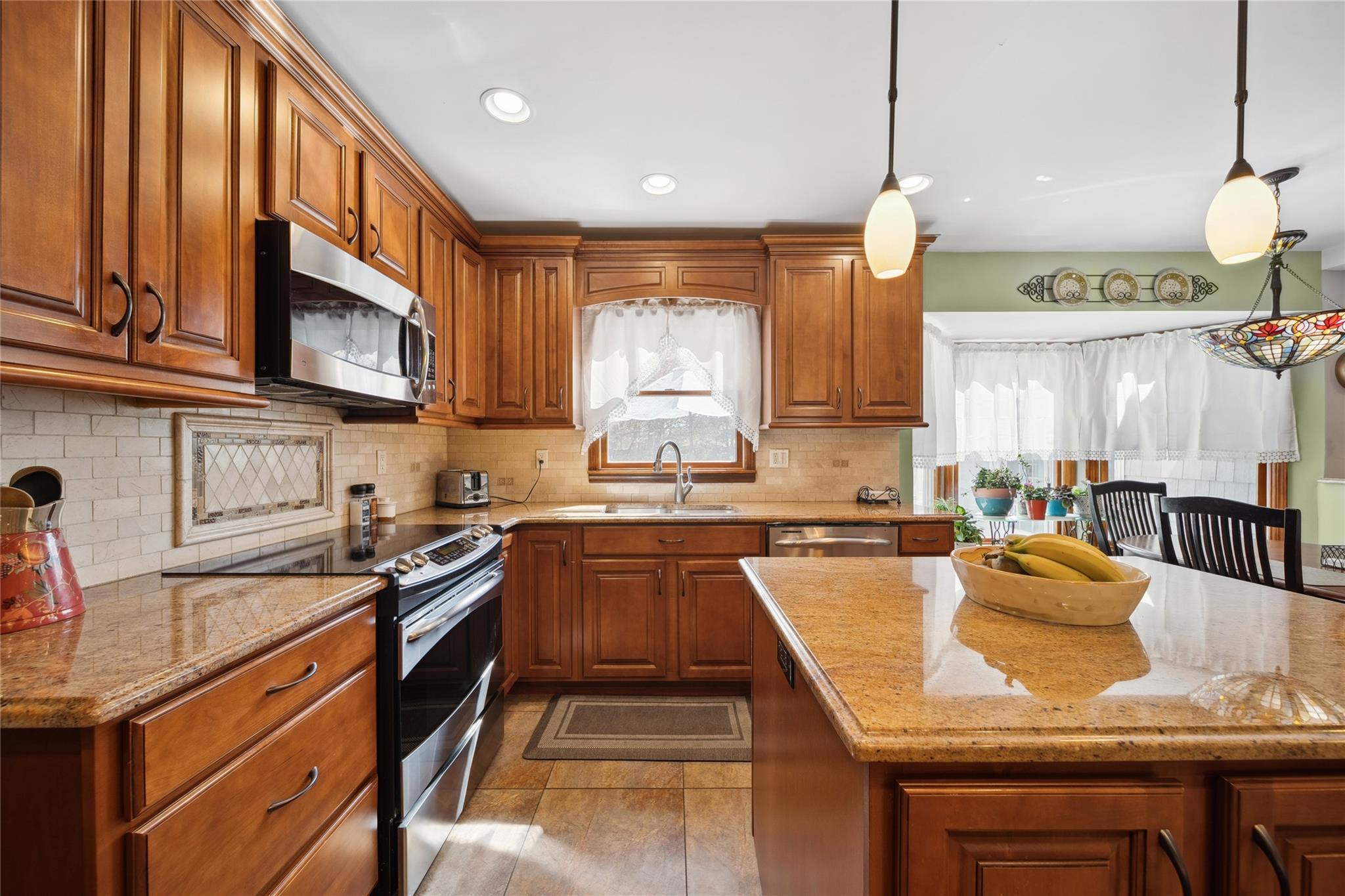 11 Timber Ridge Court, Sayville, New York image 15