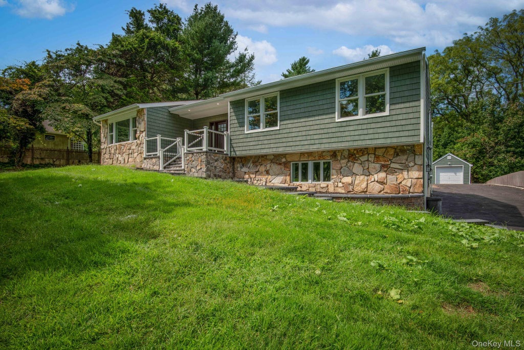 Photo of 40 Lakeside Drive, Centerport, NY 11721 (MLS # 1046573)