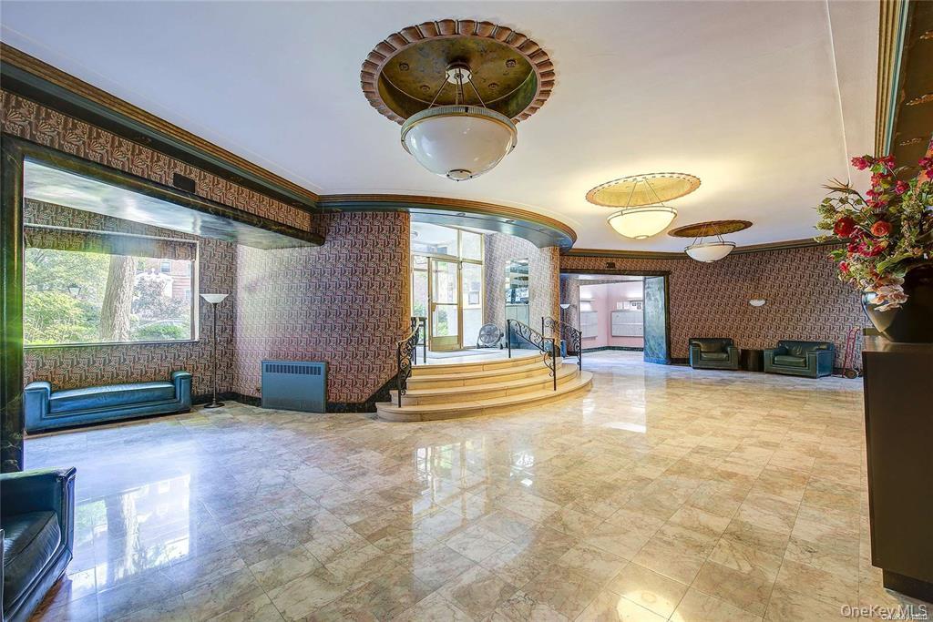 Photo of 69-10 Yellowstone Boulevard #202, Forest Hills, NY 11375 (MLS # 1041873)