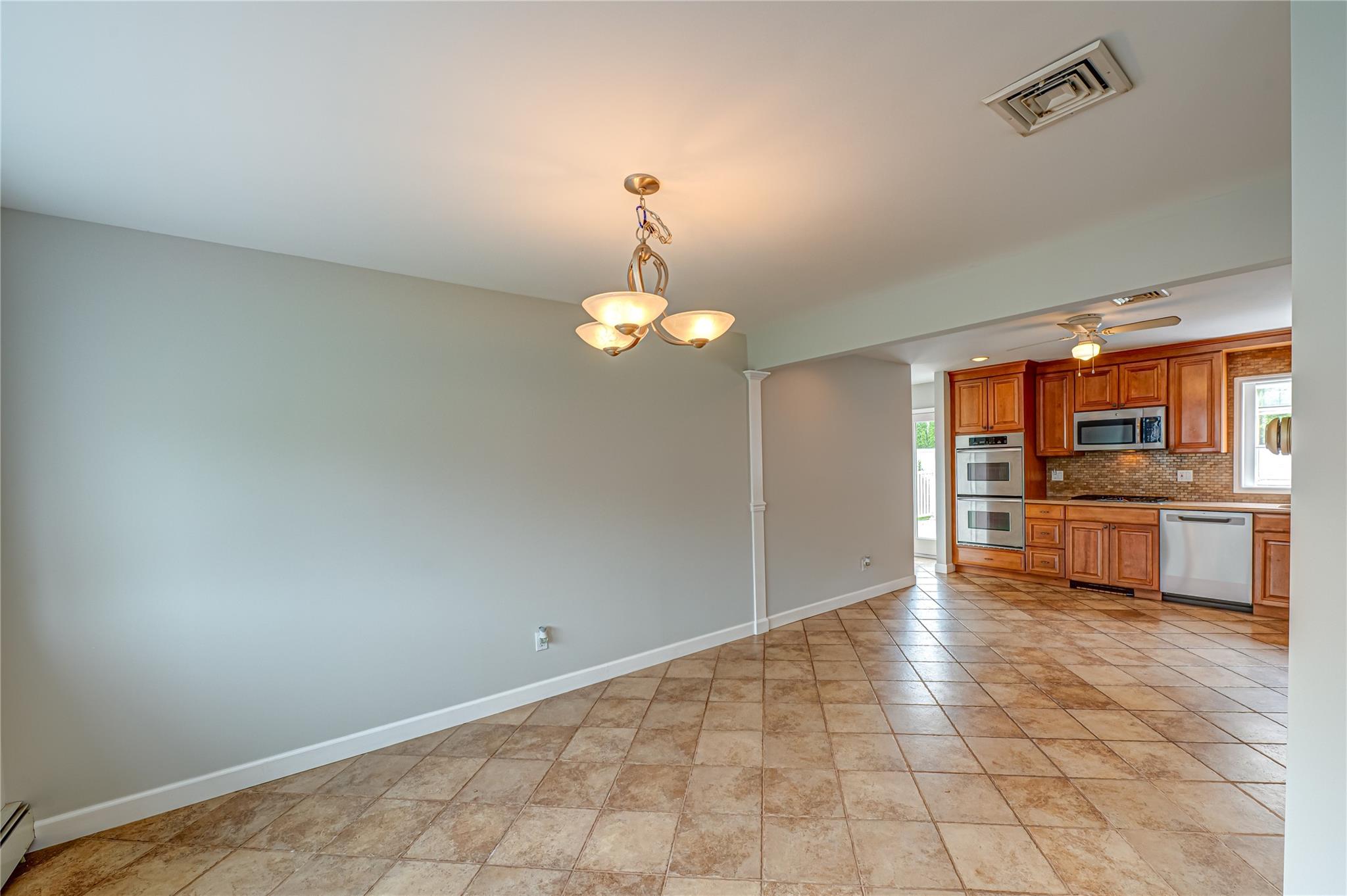 11 Dartmouth Drive, Deer Park, New York image 5