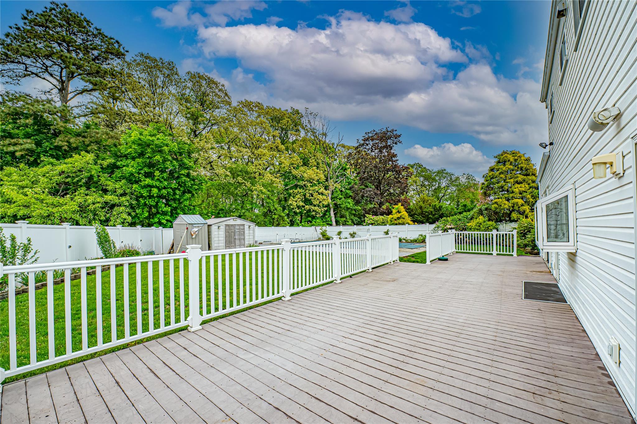 11 Dartmouth Drive, Deer Park, New York image 19