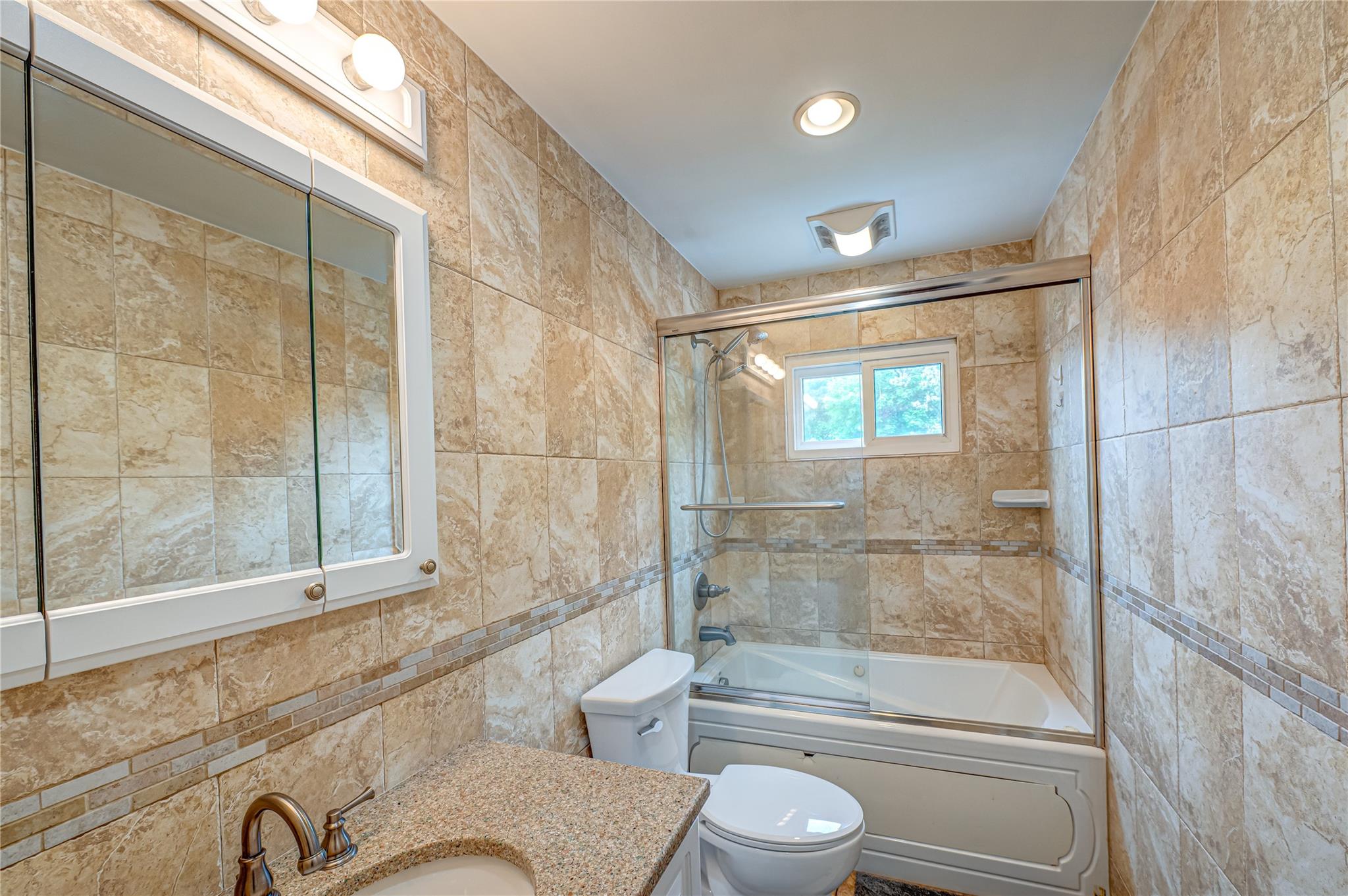 11 Dartmouth Drive, Deer Park, New York image 11