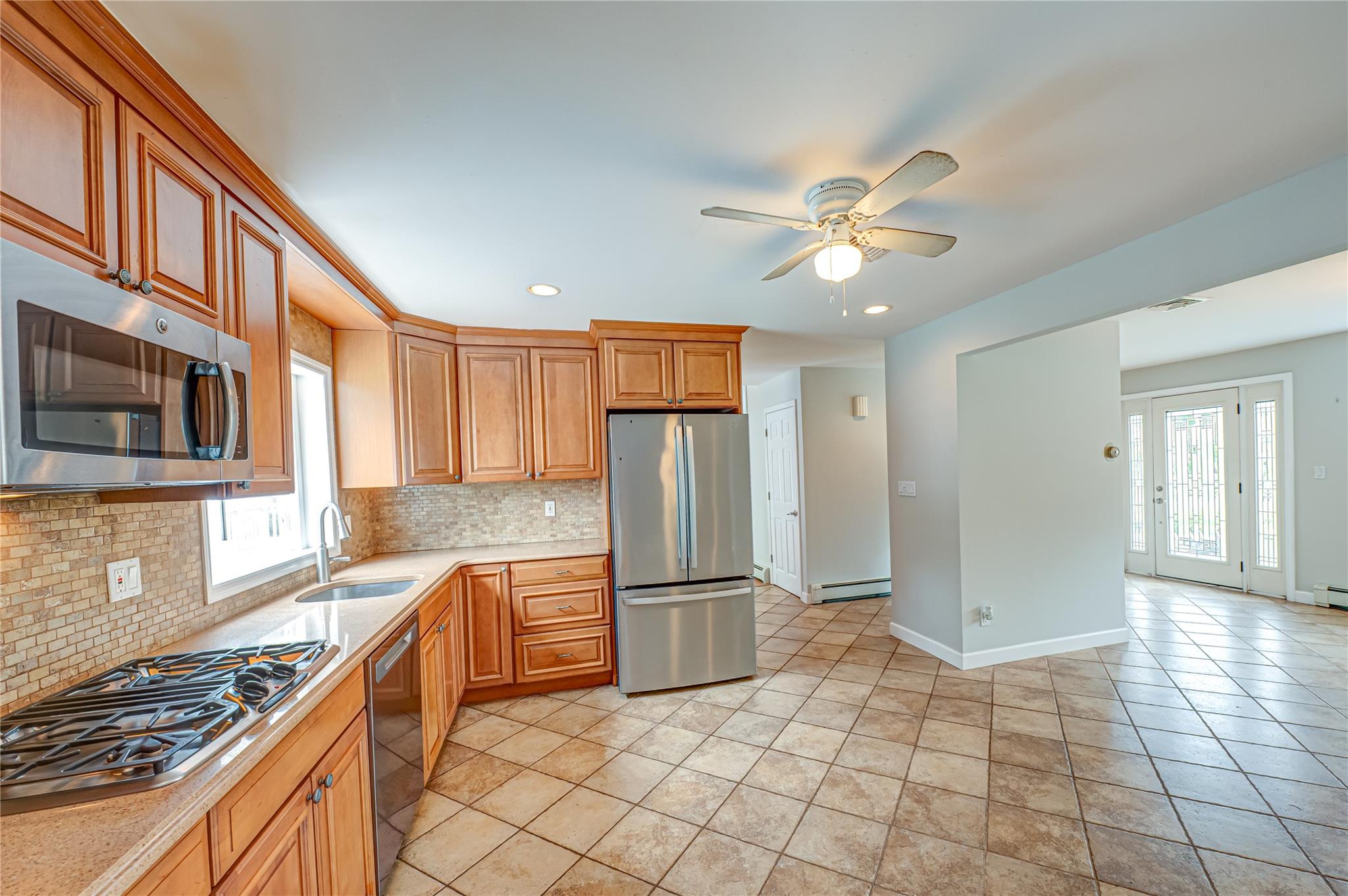 11 Dartmouth Drive, Deer Park, New York image 4