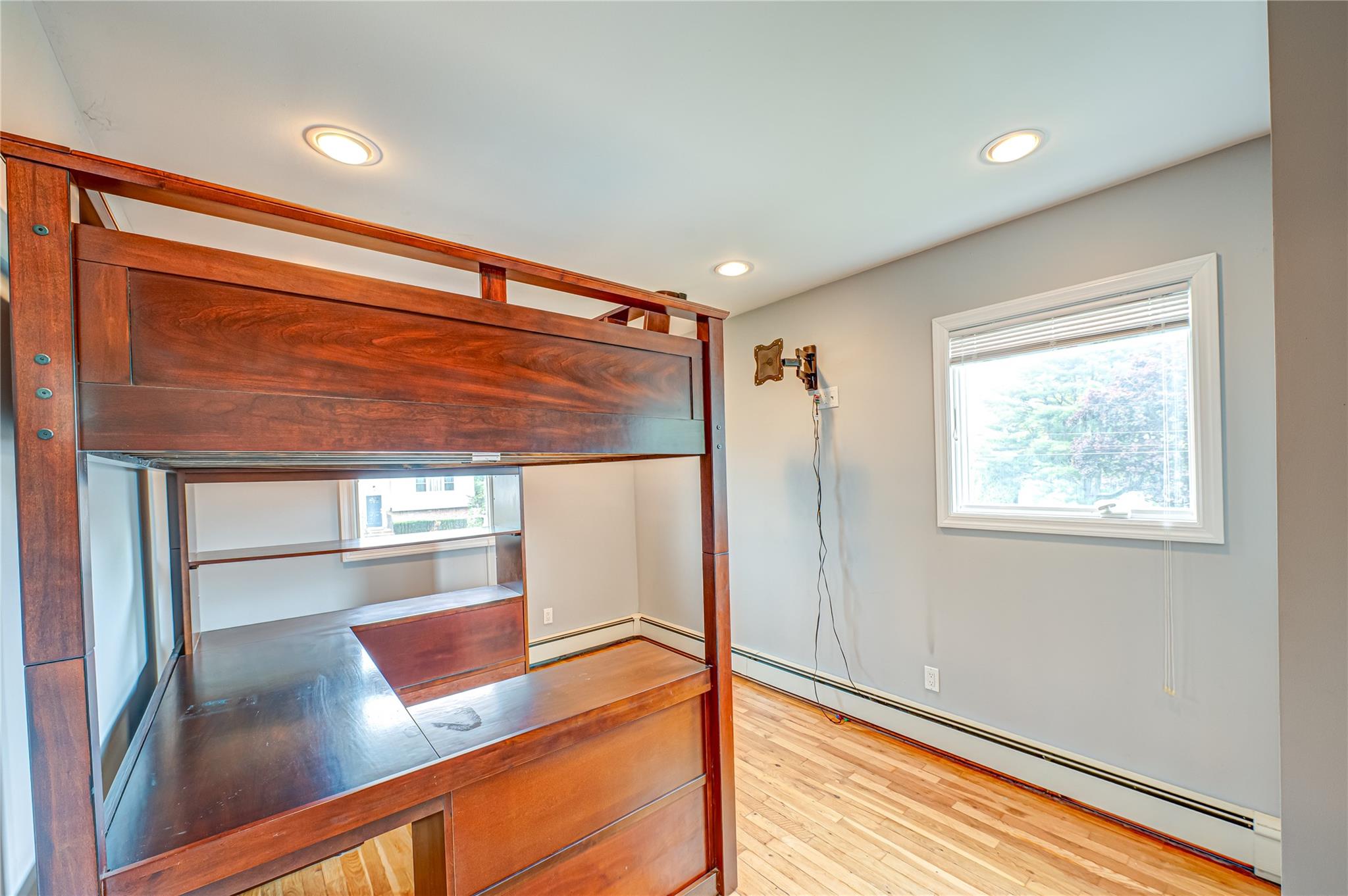11 Dartmouth Drive, Deer Park, New York image 15