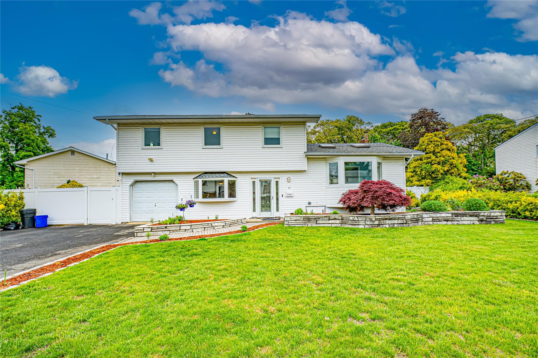11 Dartmouth Drive, Deer Park, New York image 1