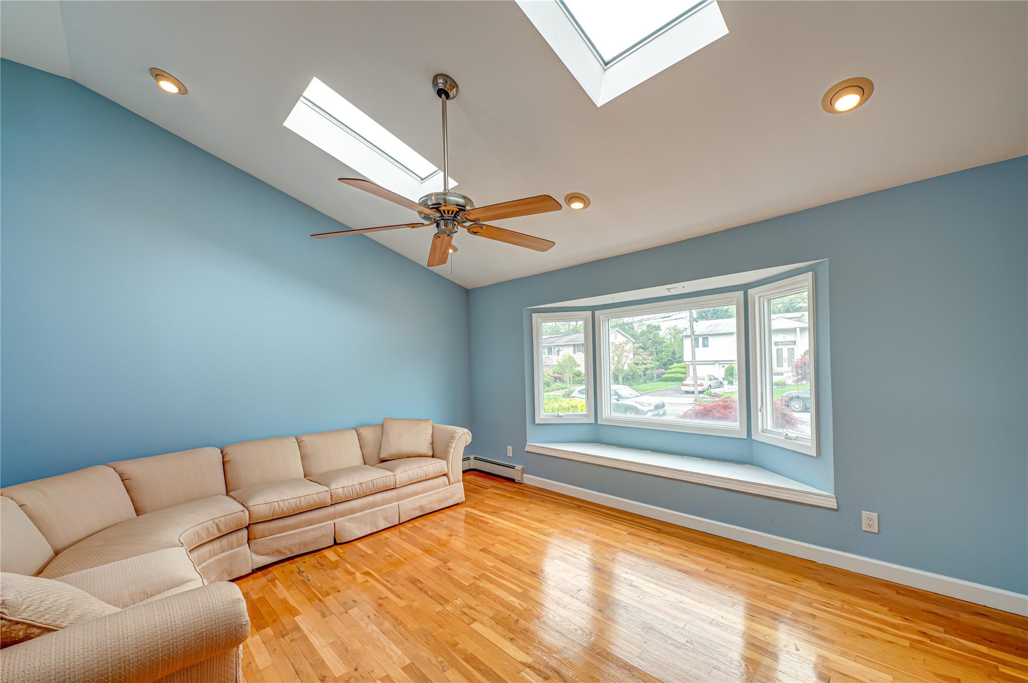 11 Dartmouth Drive, Deer Park, New York image 8