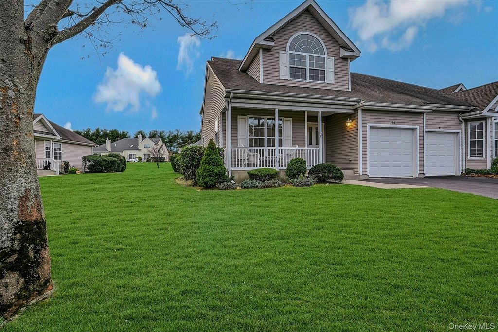 Photo of 98 Scenic Lake Drive, Riverhead, NY 11901 (MLS # 943196)