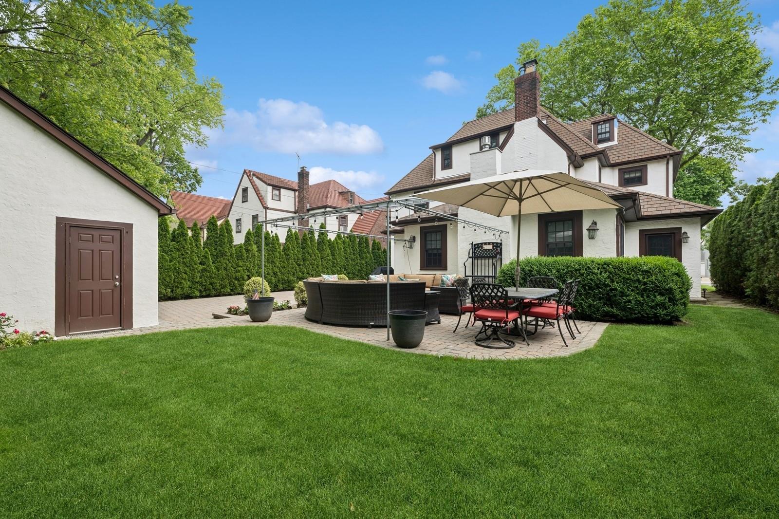 110 Lee Road, Garden City, New York image 41