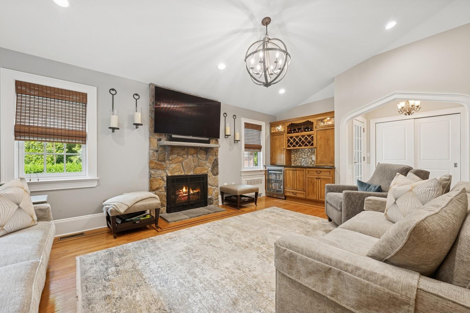 110 Lee Road, Garden City, New York image 13