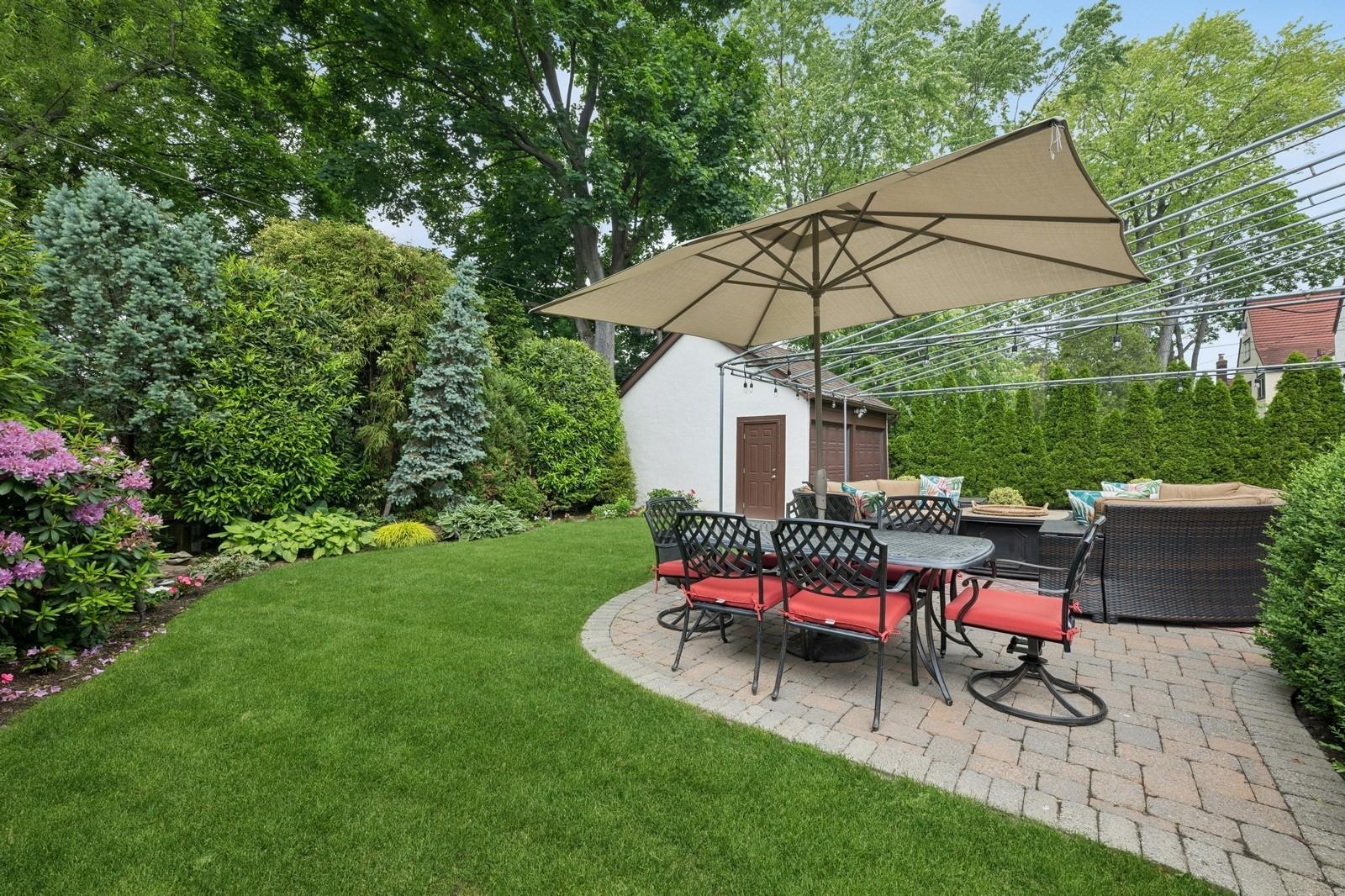 110 Lee Road, Garden City, New York image 39