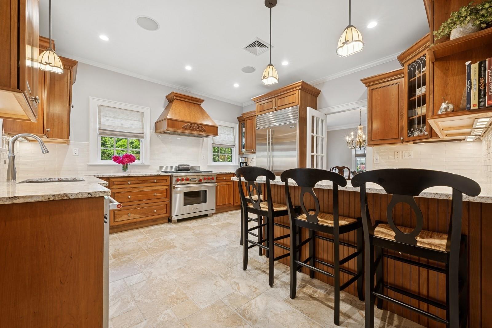 110 Lee Road, Garden City, New York image 9