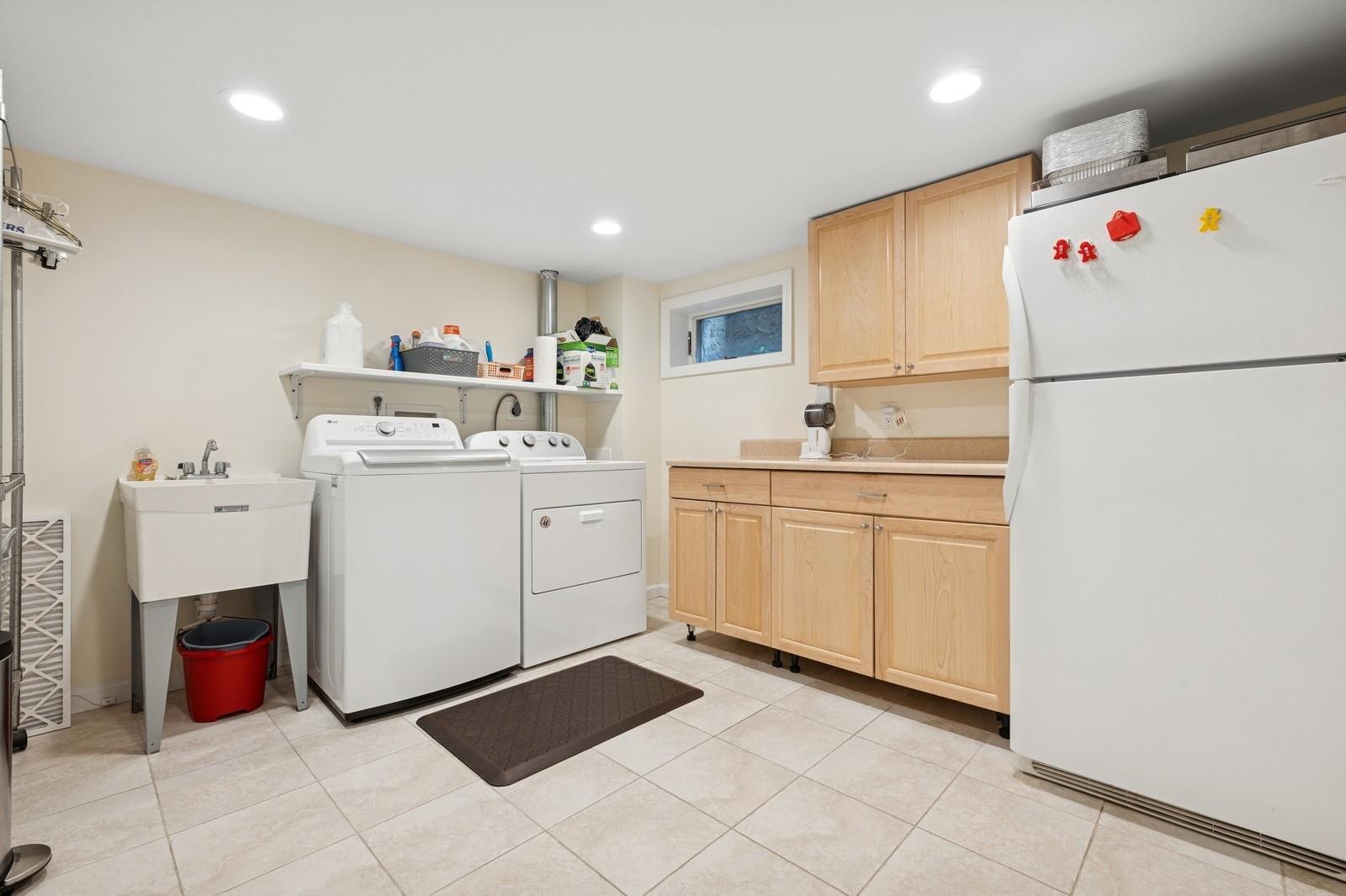 110 Lee Road, Garden City, New York image 36