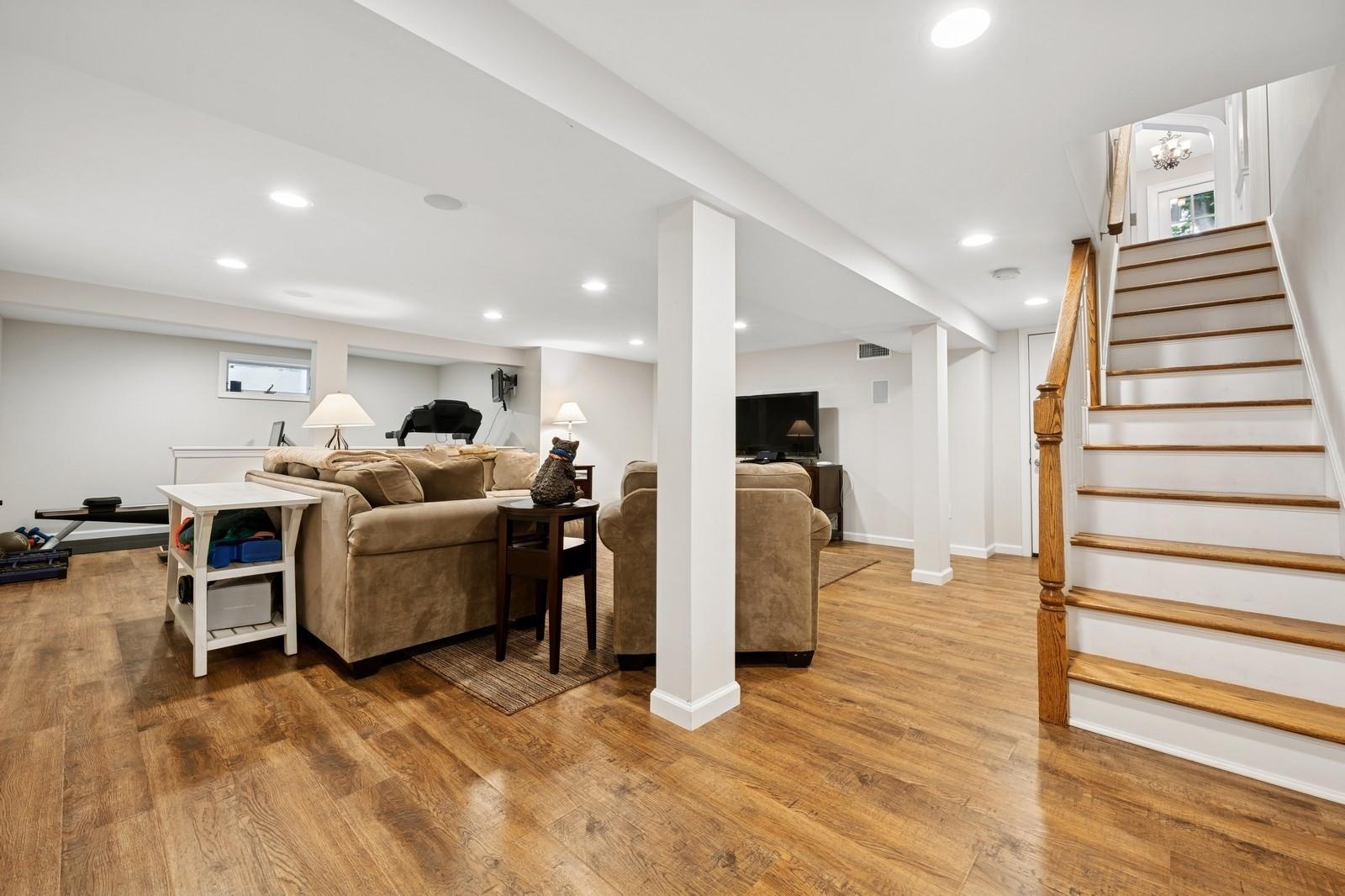 110 Lee Road, Garden City, New York image 31