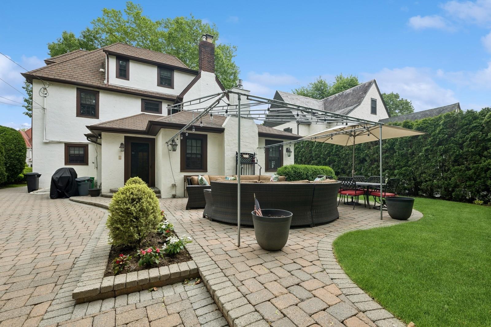 110 Lee Road, Garden City, New York image 40