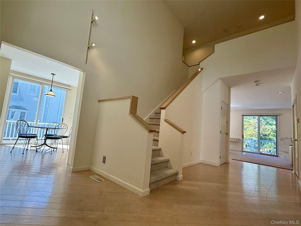 Photo of 7 Cobblefield Lane, White Plains, NY 10605 (MLS # 960676)