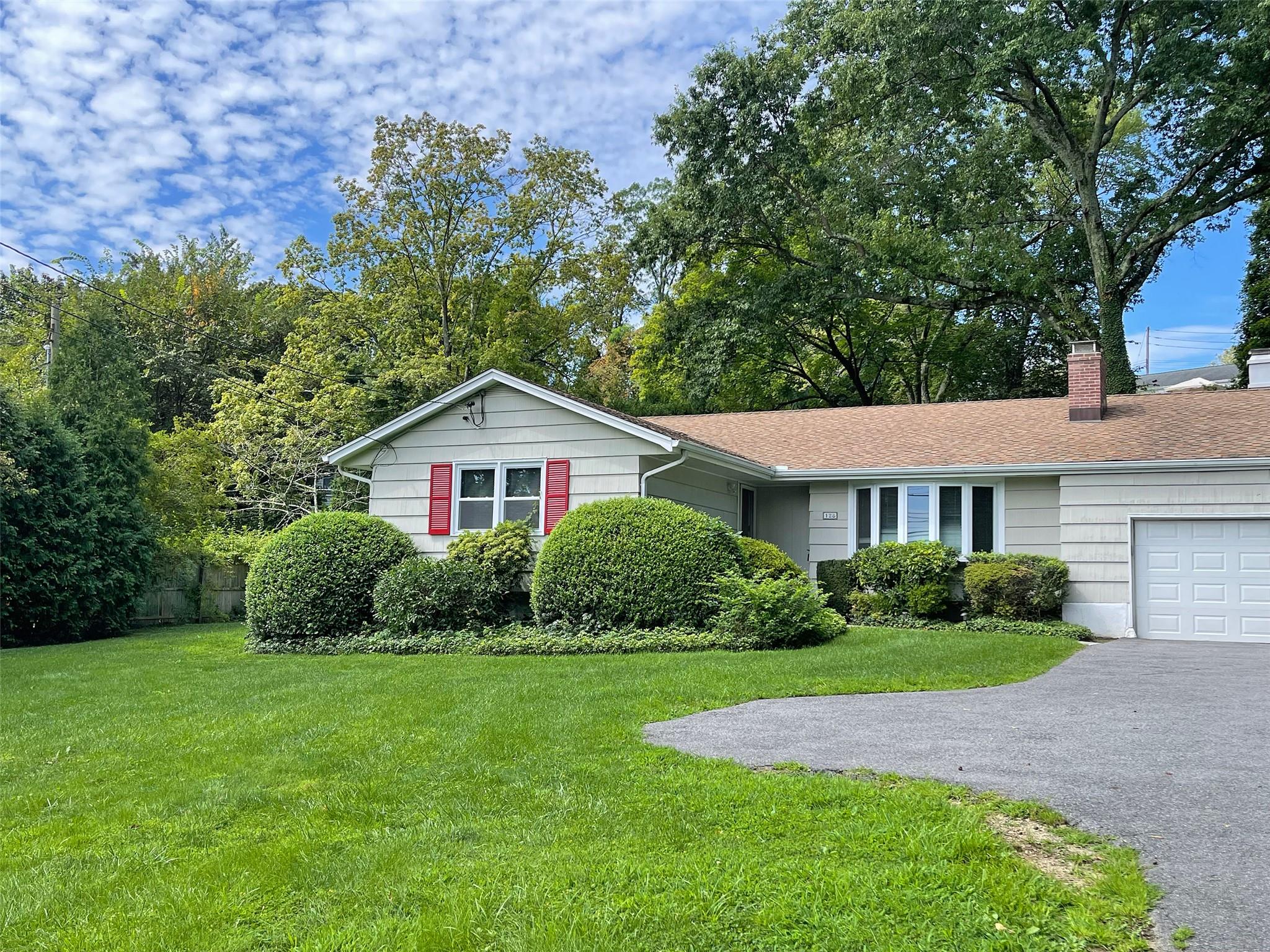 Rental Property at N Ridge Street, Rye Brook, New York - Bedrooms: 3 
Bathrooms: 2 
Rooms: 6  - $6,500 MO.