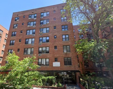 Photo of 83-30 Vietor Avenue #716, Elmhurst, NY 11373 (MLS # 924930)