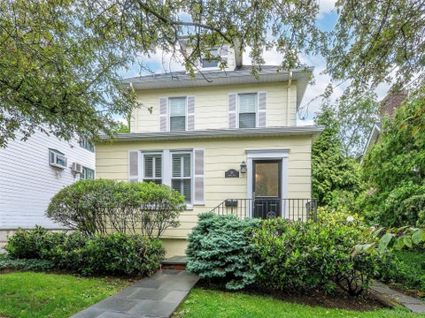 Homes For Sale - 28 Monroe Street<br/> Port Washington, NY 11050
