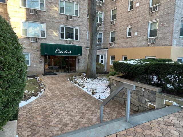 21 Bond Street #2H, Great Neck, New York image 1