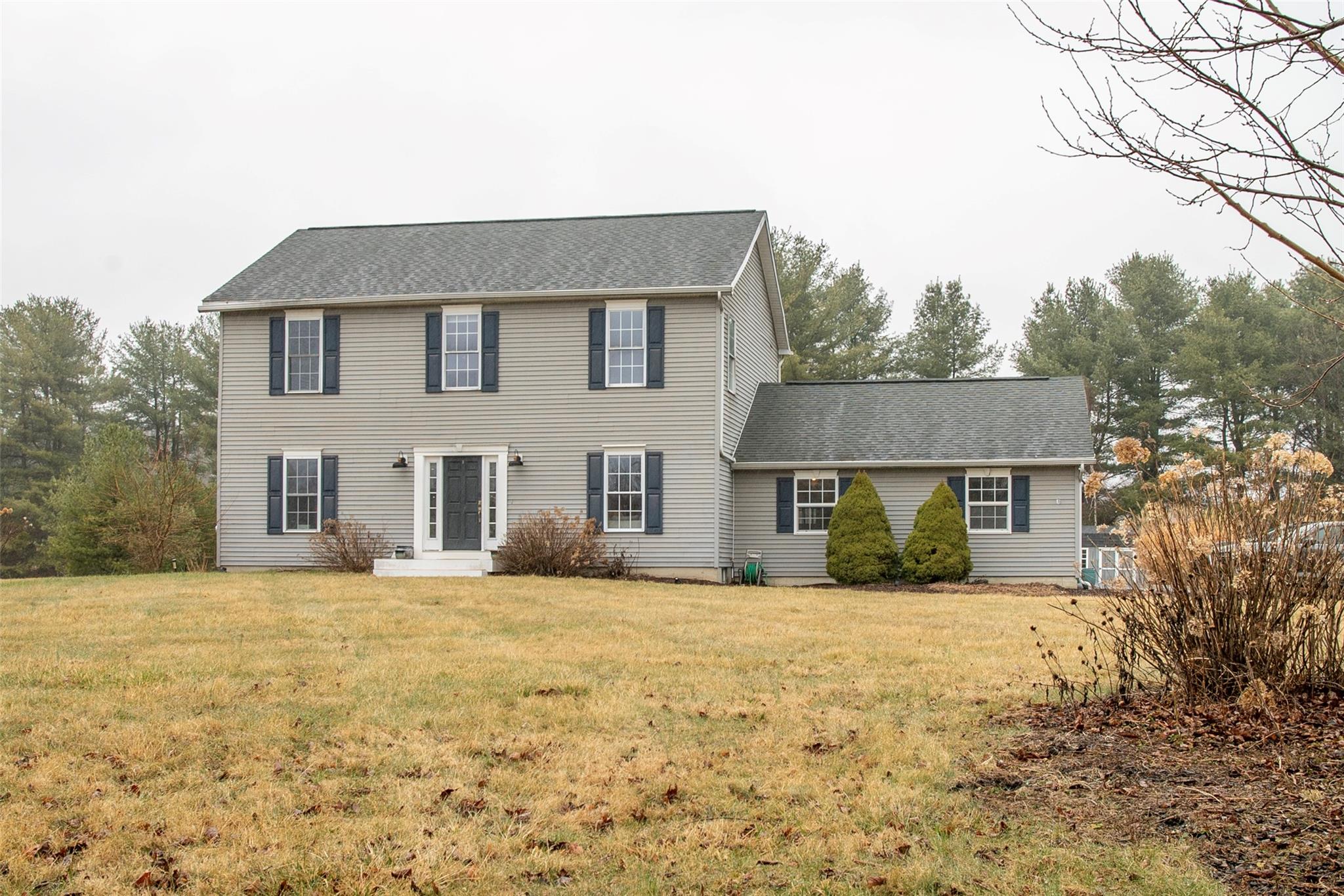 Macintosh Drive, Hudson, New York - 4 Bedrooms  
3.5 Bathrooms  
13 Rooms - 