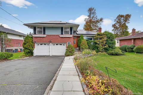 Photo of 177 Finmor Drive, White Plains, NY 10607 (MLS # 924690)
