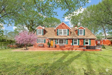 Homes For Rent - 79 E Tiana Road<br/> Hampton Bays, NY 11946