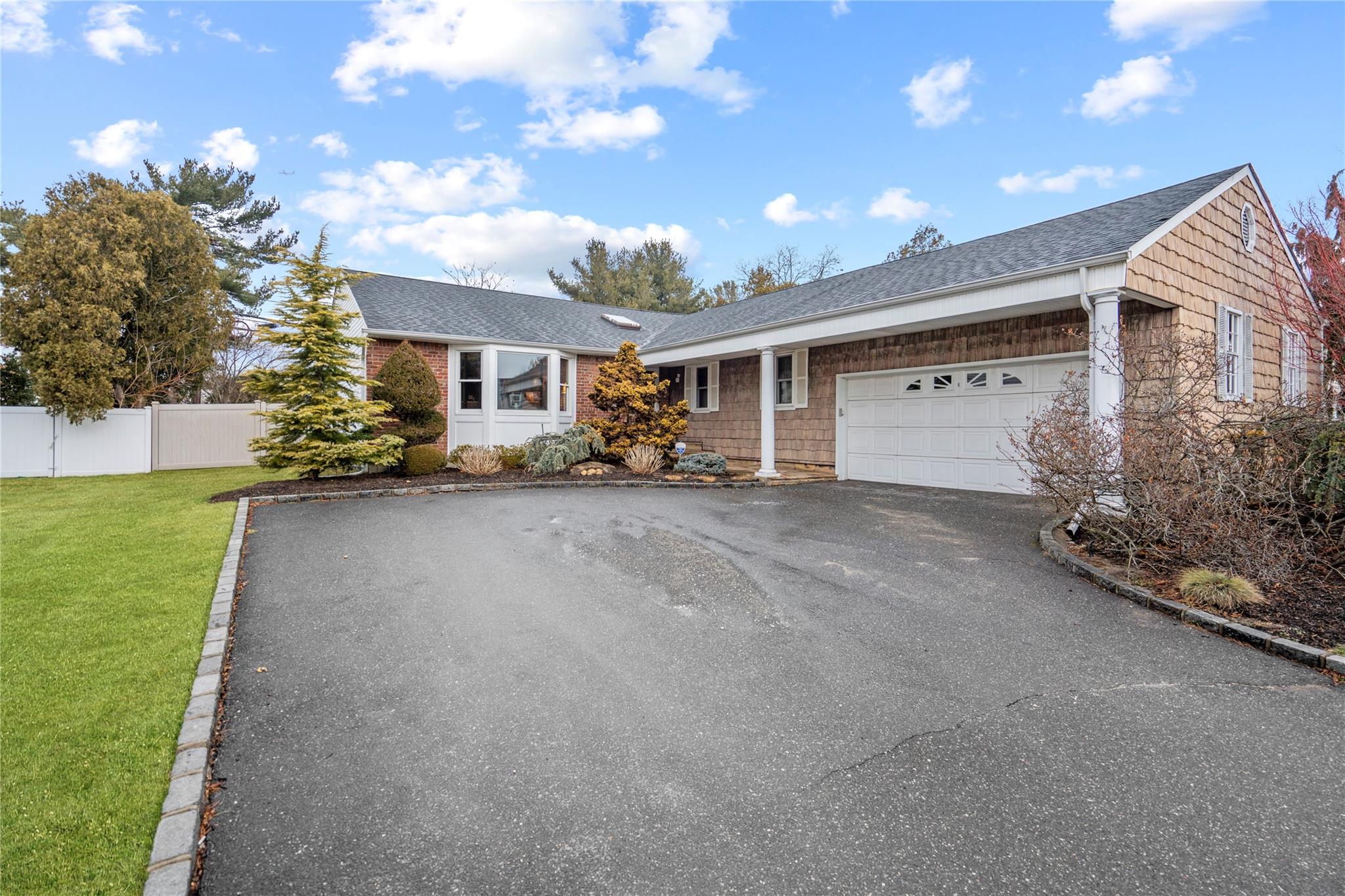 25 Joyce Lane, Woodbury, New York image 1