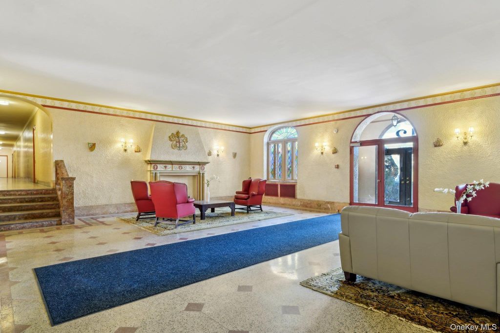 Photo of 12 Hamilton Place #B5, Garden City, NY 11530 (MLS # 956933)