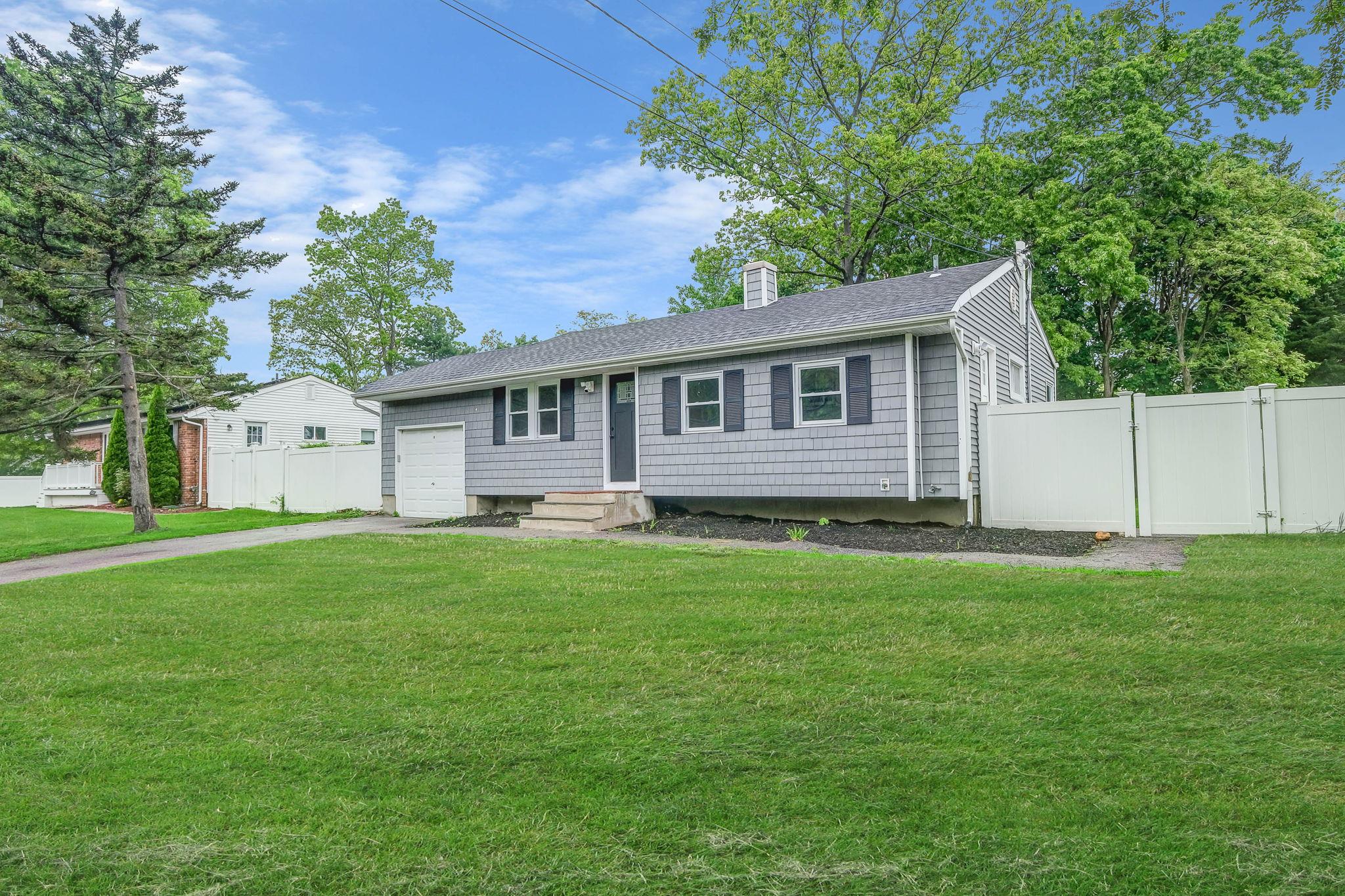 213 Stuyvesant Drive, Selden, New York image 2