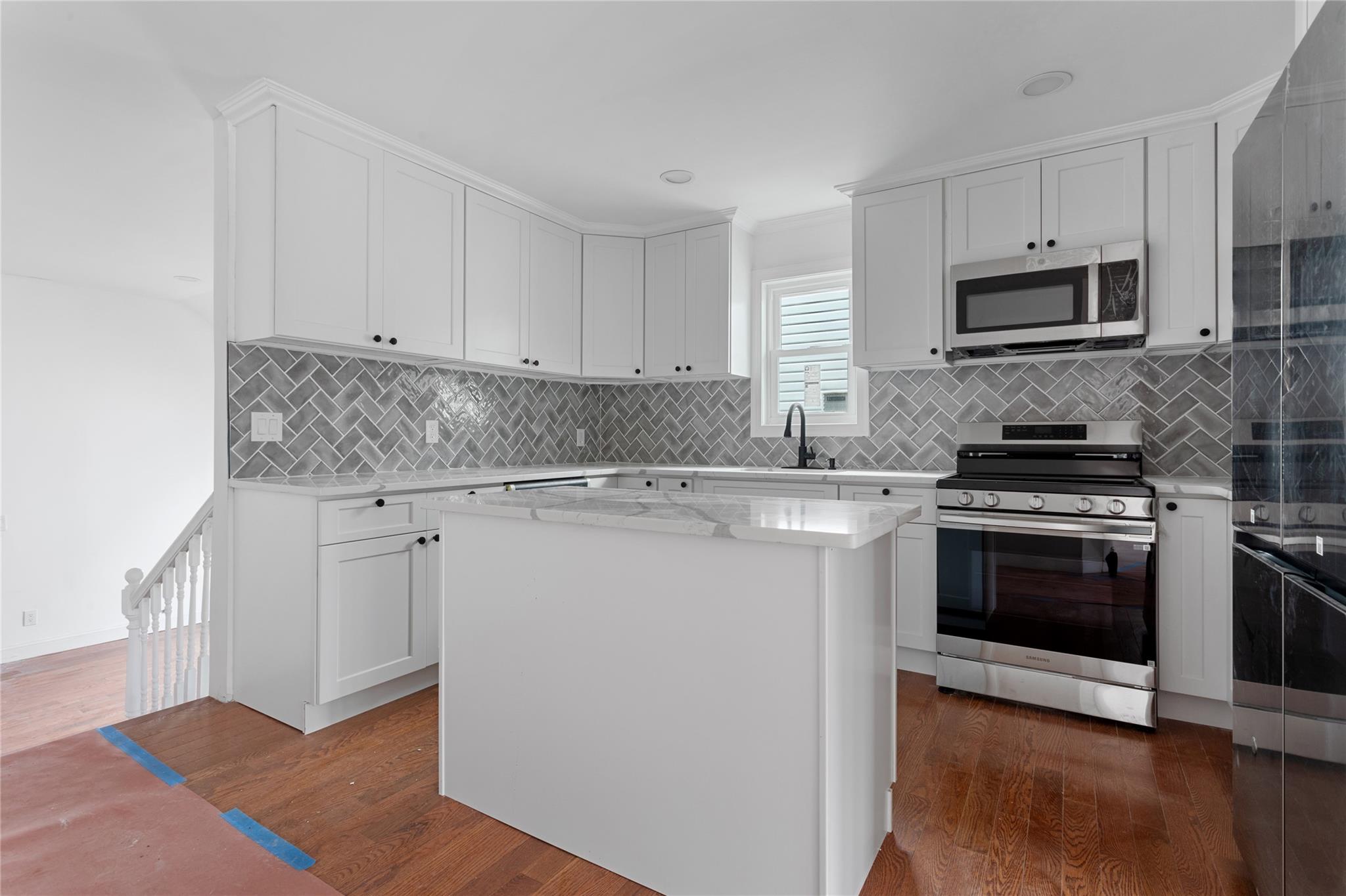 712 Carlton Road, West Babylon, New York image 5