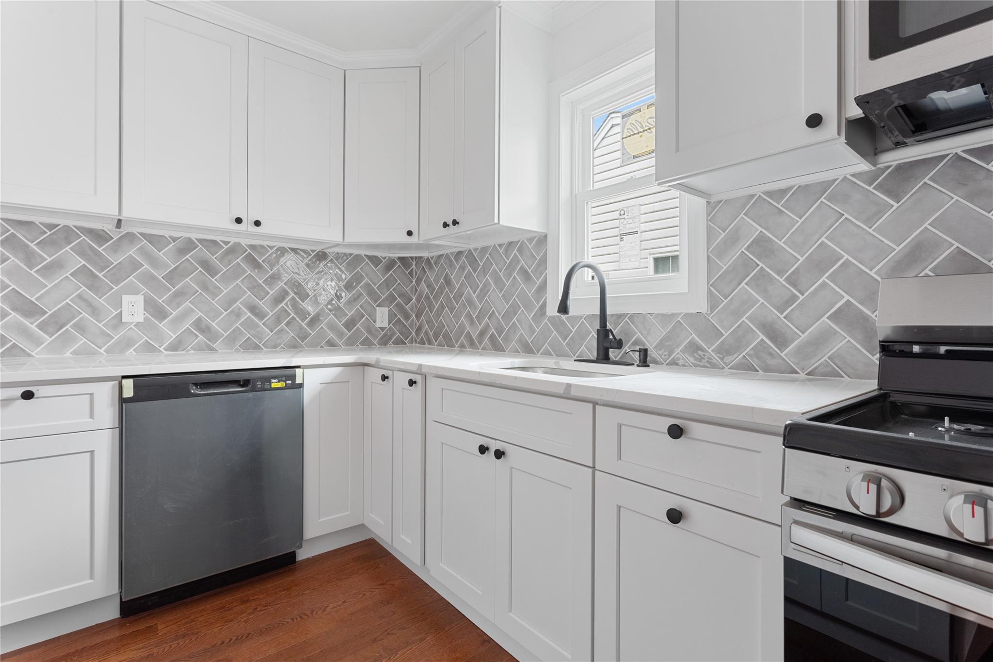 712 Carlton Road, West Babylon, New York image 14