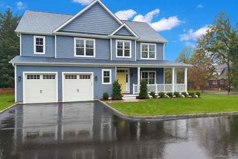 Photo of 38 N Woodhull Road, Huntington, NY 11743 (MLS # 930629) Photo of 38 N Woodhull Road, Huntington, NY 11743 (MLS # 930629)