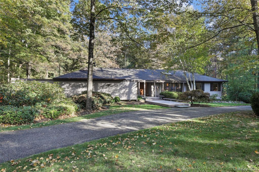 Photo of 34 Blair Road, Armonk, NY 10504 (MLS # 920914)