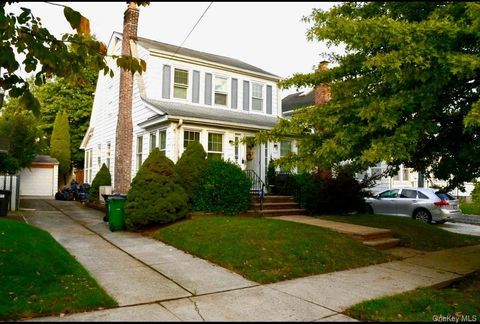 Photo of 43-56 168 Street, Flushing, NY 11358 (MLS # 928475) Photo of 43-56 168 Street, Flushing, NY 11358 (MLS # 928475)