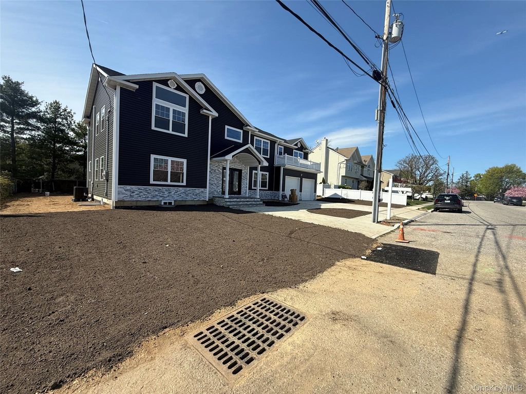 Photo of 139 Miller Avenue, Amityville, NY 11701 (MLS # 990346)