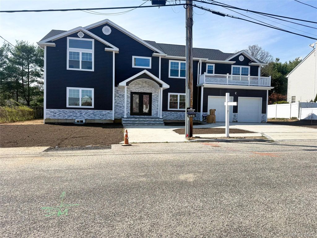 Photo of 139 Miller Avenue, Amityville, NY 11701 (MLS # 990346)